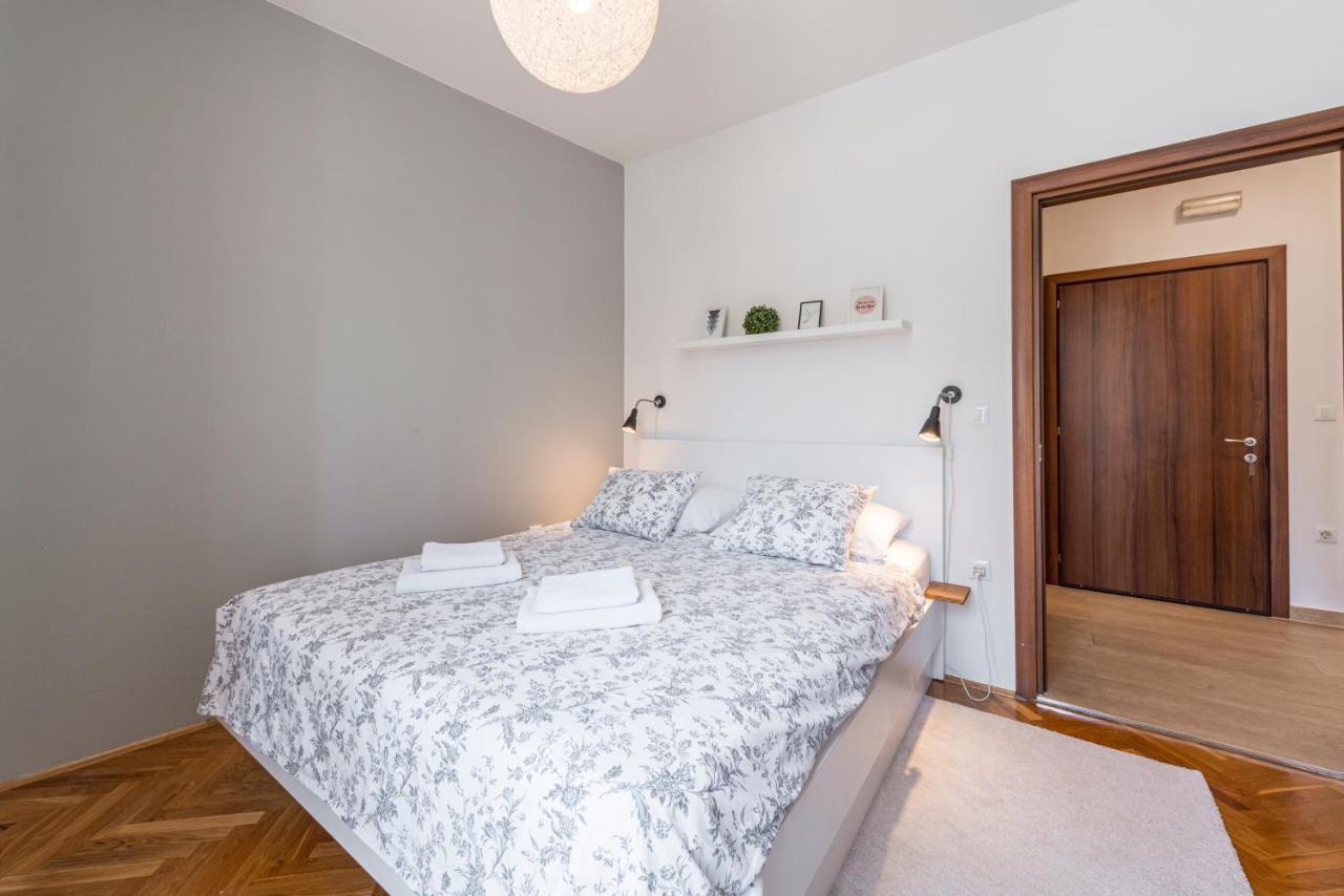 51 Street Apartament *